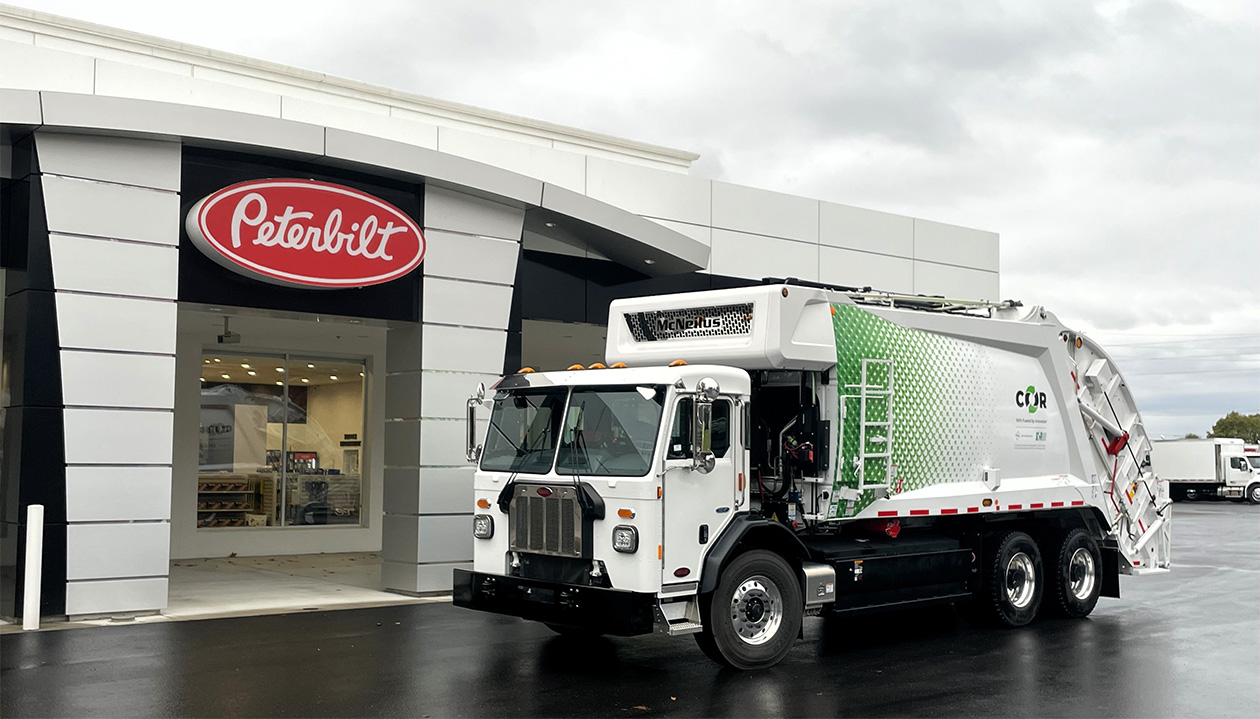 Peterbilt Delivers Model 520EV Refuse Vehicle to City of Roses Disposal & Recycling - Hero image